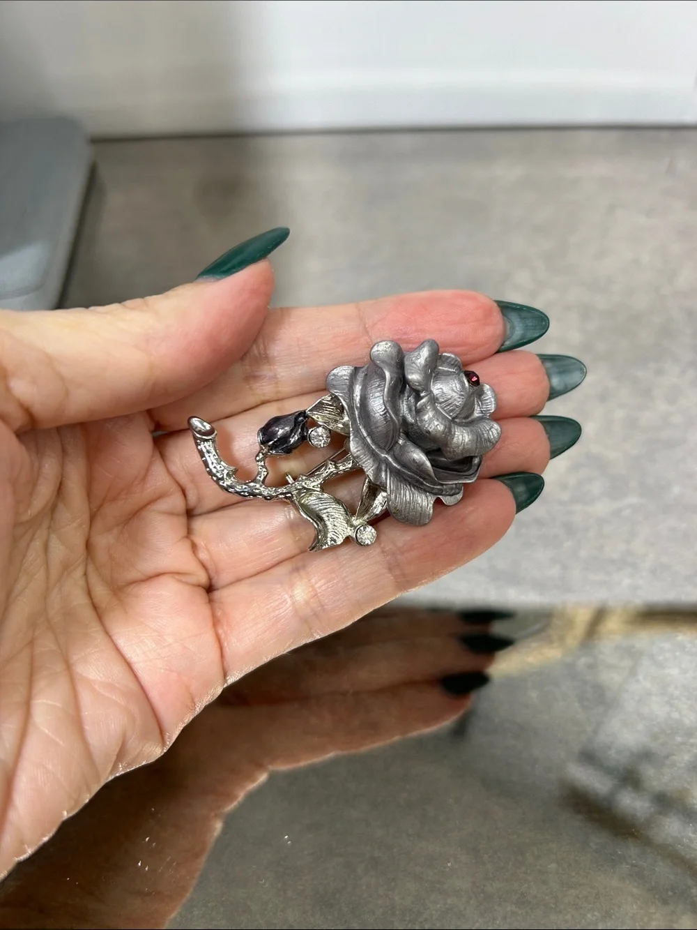 Elegant Silver-Tone Purple Rose Brooch - Gunmetal Gray Floral Pin